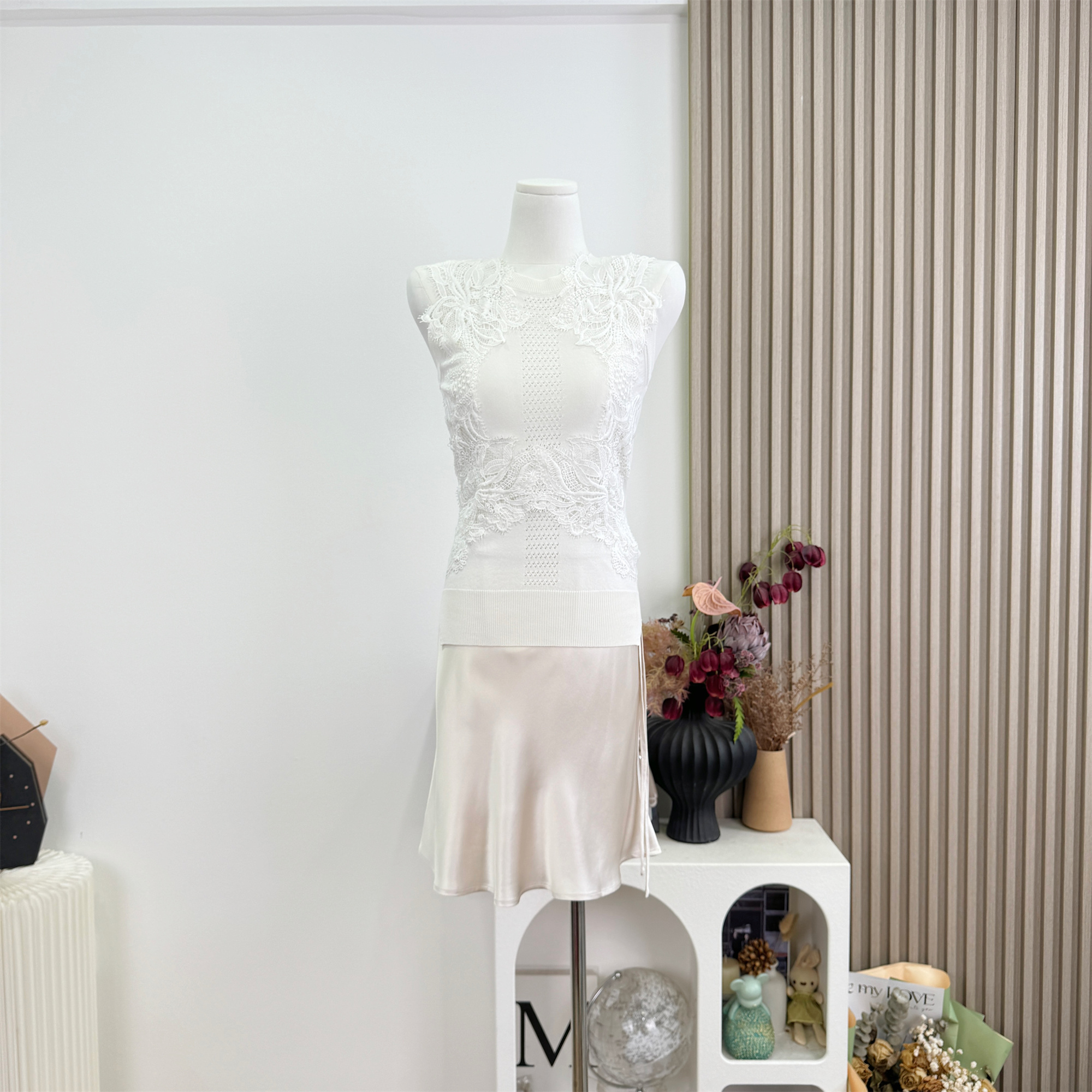 Hotdog Spicy Lace Sleeveless Camisole Top for Women