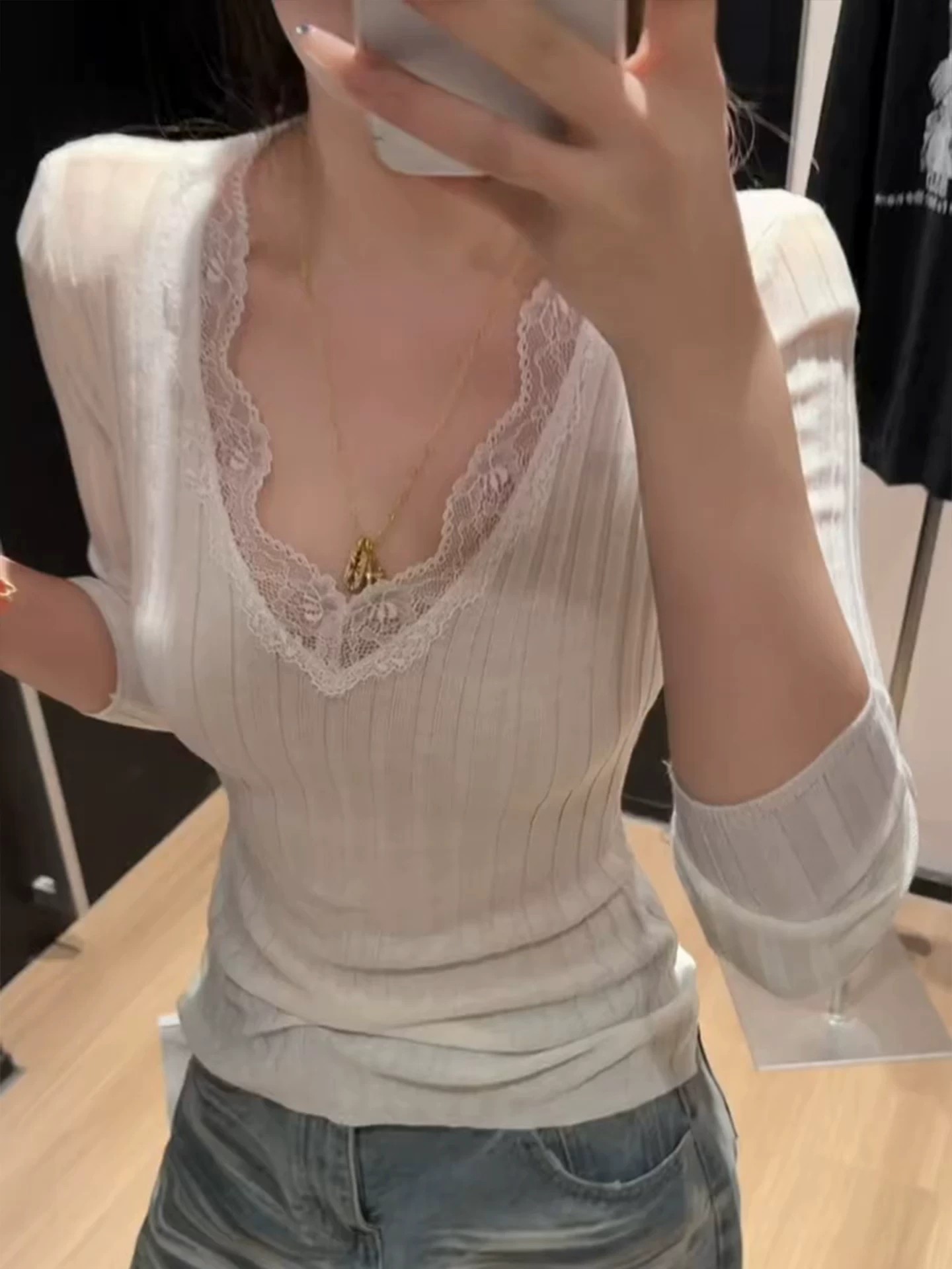 Korean Style White Lace Spliced V-Neck Long Sleeve Knit Top for Women Fall Slimming Inner Wear - Image 4